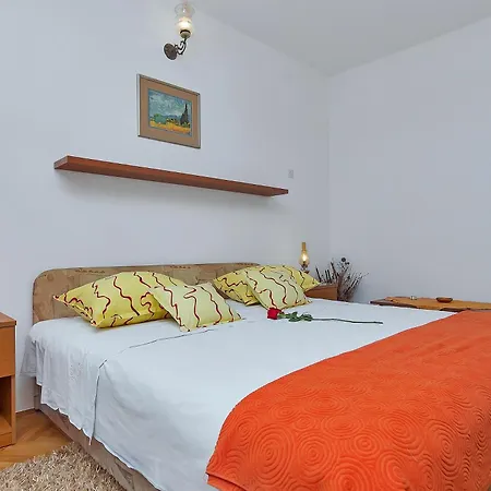 Lory Apartment *